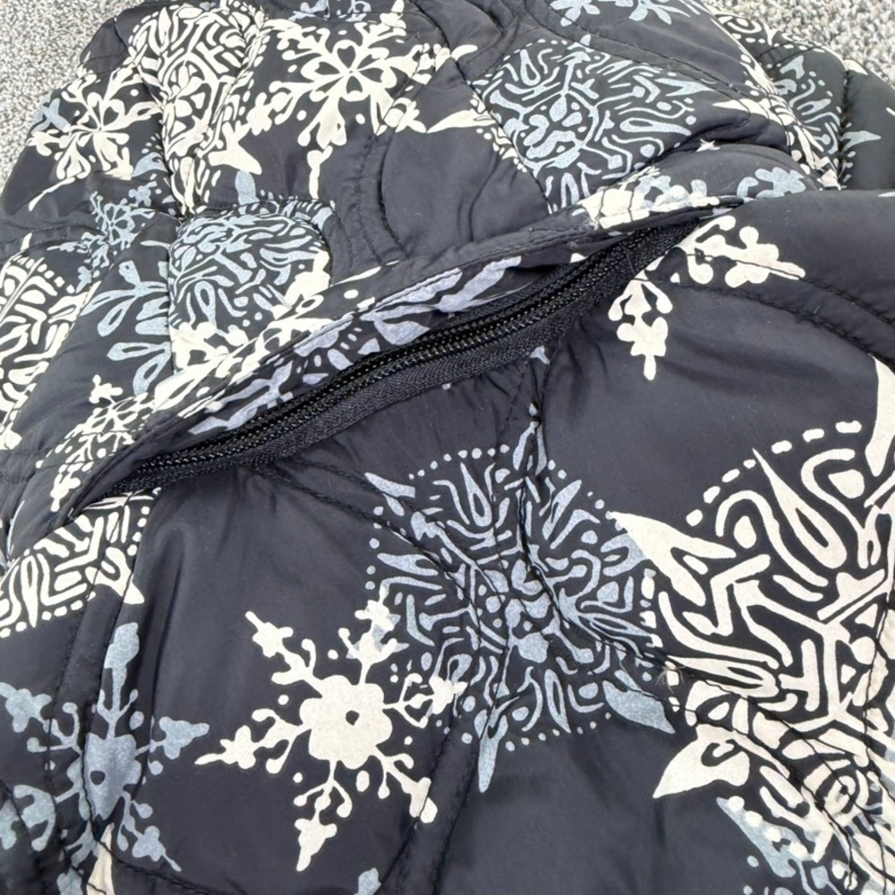 Eddie Bauer Down Puffer Vest Womens Small Navy Snowflake Print‎ Faux Fur Hood - Picture 9 of 16